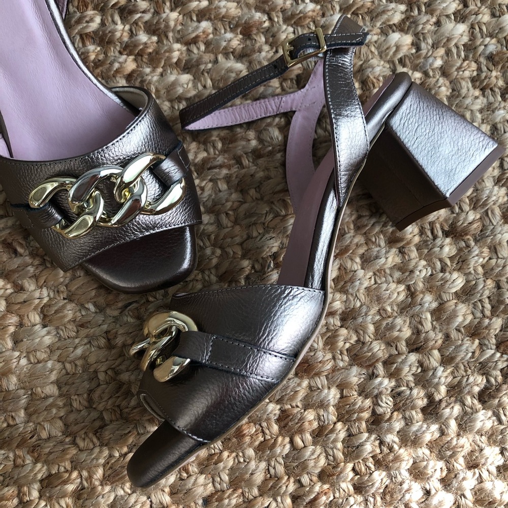 New: Sole Bliss Bronze Leather and Chainlink Heel. Size 42